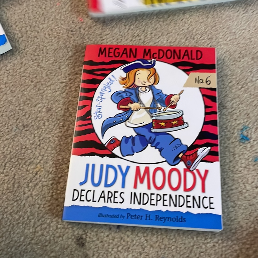 Books - Picture 4 of 10